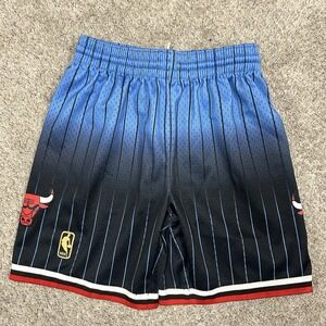 Mitchell Ness Chicago Bulls Swingman Shorts Kids Small (8) Hardwood Classics NBA